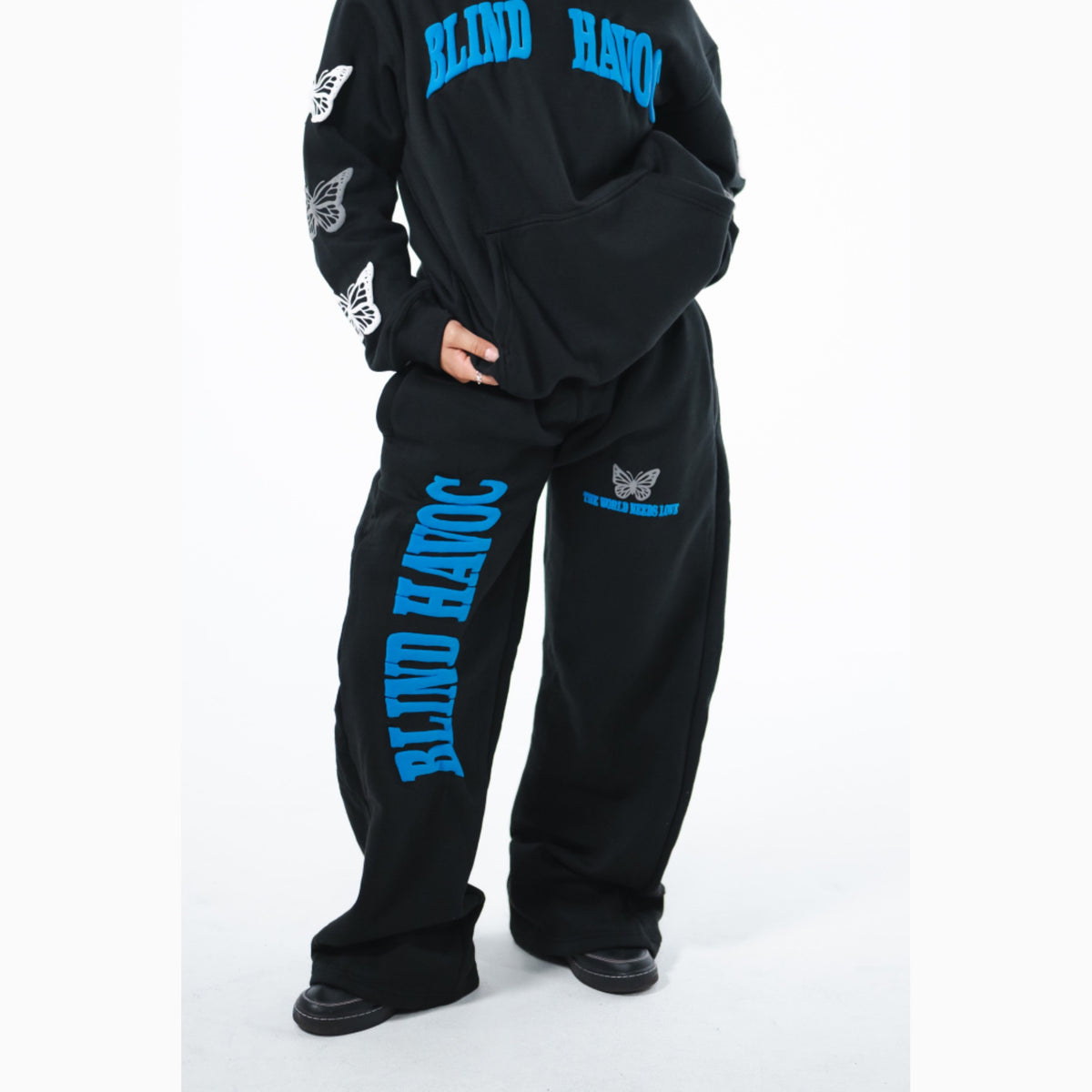 The World Needs Love Sweats [Black]